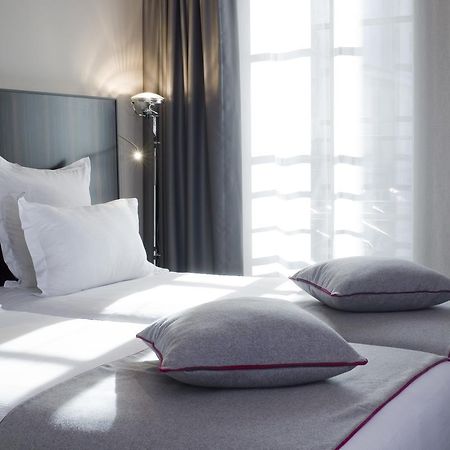 Hotel Saint Dominique Paris Exterior photo